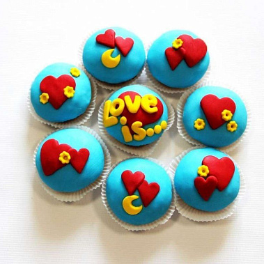 Капкейки "Love is..." купить - нефтекамск.сладкоежкин.рф